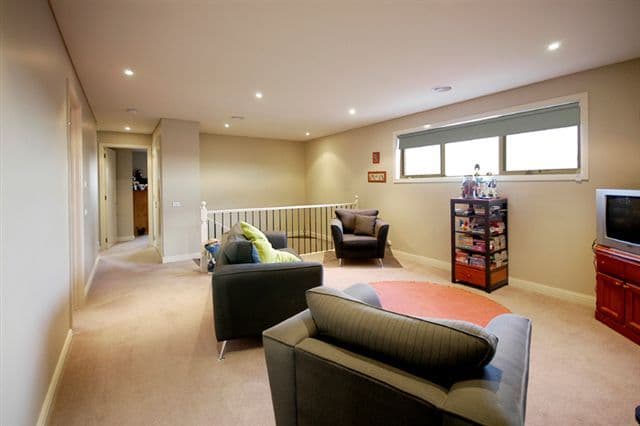 8 Creighton Way, CRAIGIEBURN VIC 3064, Craigieburn - Thumbnail 2
