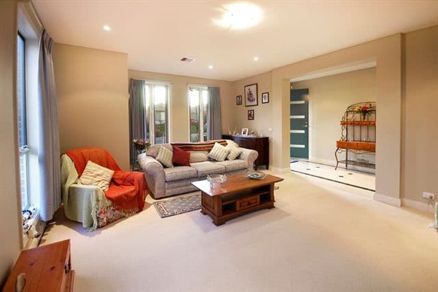 8 Creighton Way, CRAIGIEBURN VIC 3064, Craigieburn - Thumbnail 4