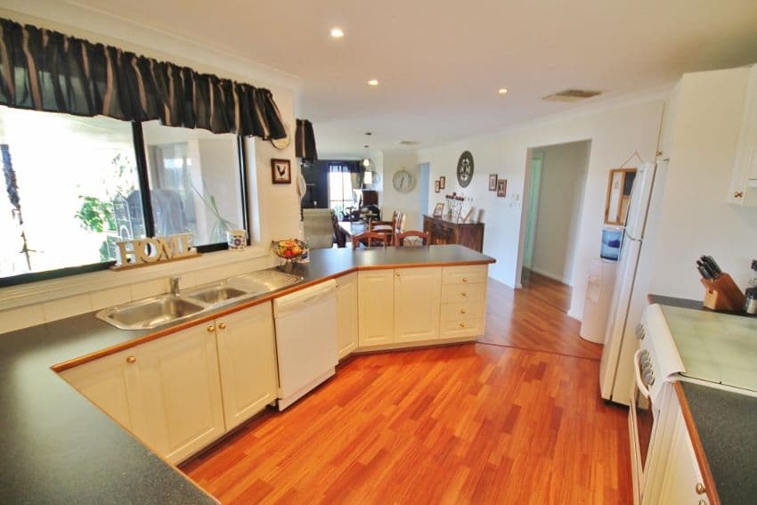 106 Hills Street, YOUNG NSW 2594, Young - Thumbnail 4