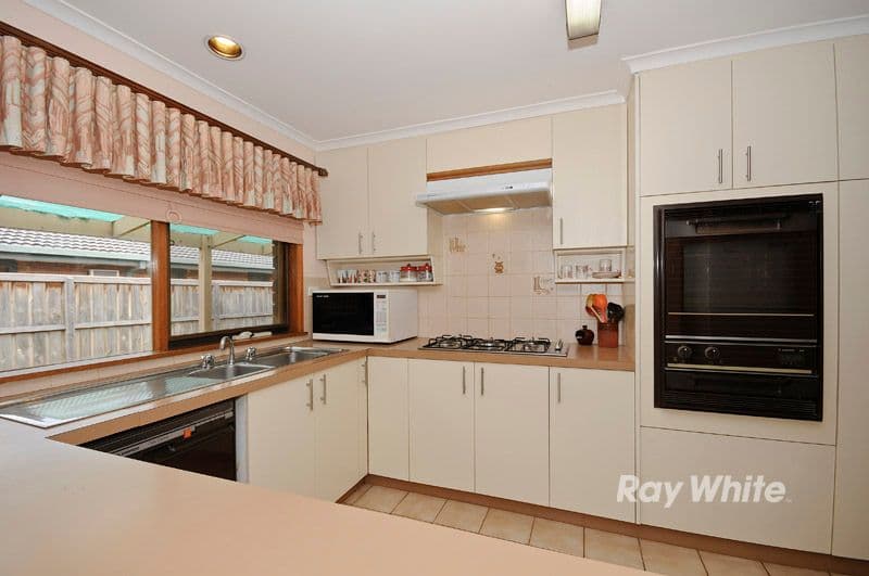 4 Rosewall Court, WANTIRNA SOUTH VIC 3152, Wantirna South - Thumbnail 2