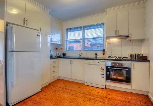 90 Boldrewood Parade, RESERVOIR VIC 3073, Reservoir - Thumbnail 4