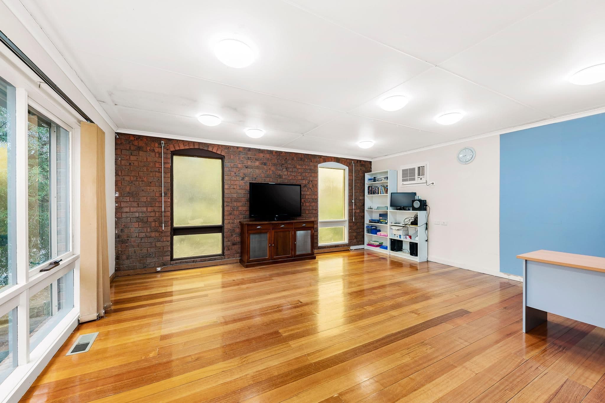 10 Woodleigh Crescent, Vermont South VIC 3133, Vermont South - Thumbnail 2