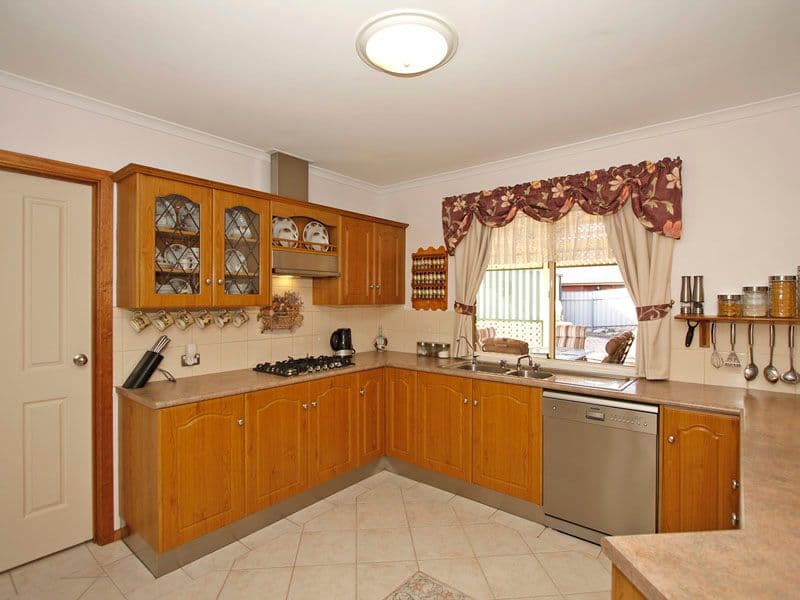 9 Deane Avenue, NOARLUNGA DOWNS SA 5168, Noarlunga Downs - Thumbnail 5