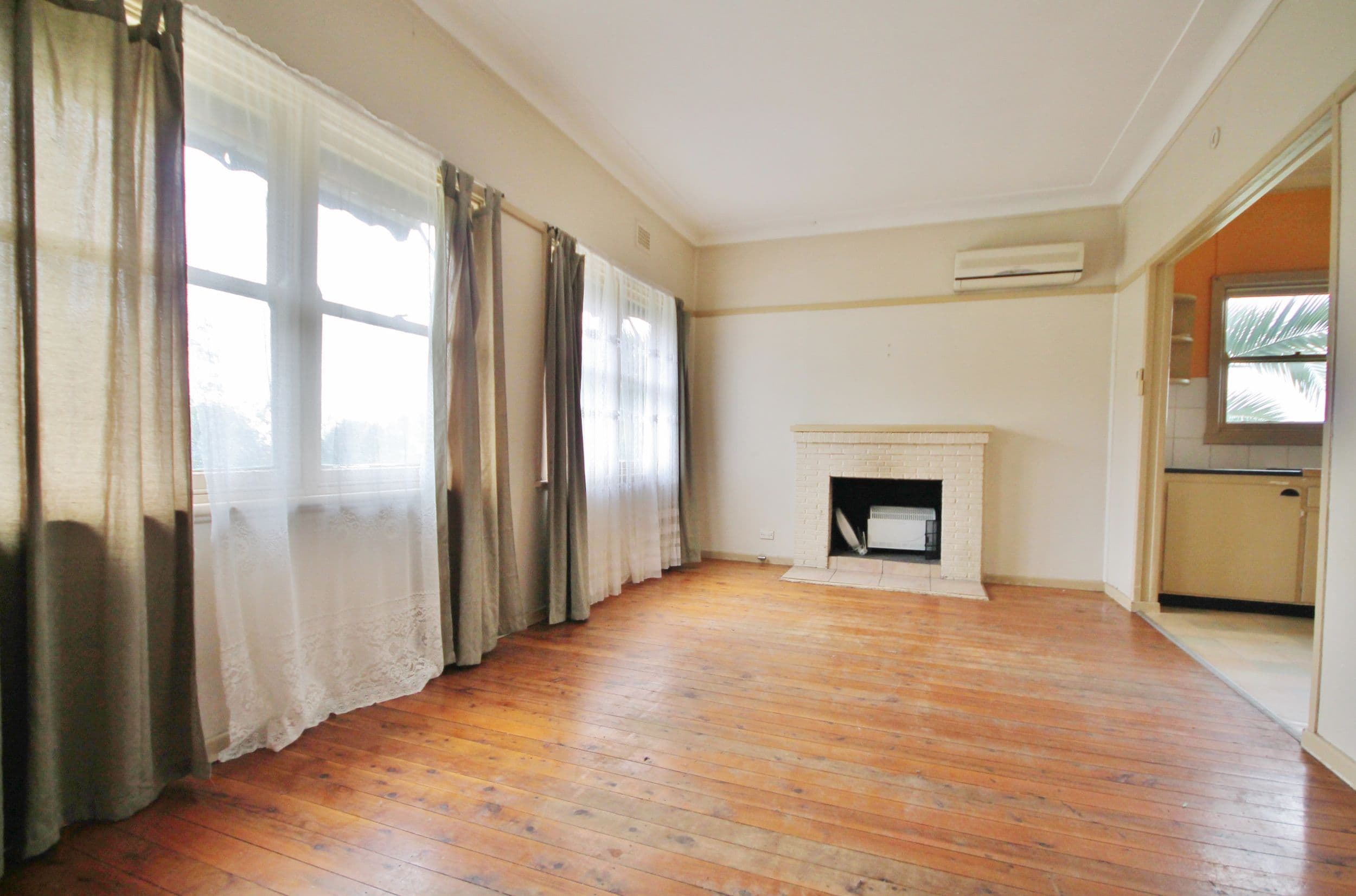 4 Whiteman Avenue, Young - Thumbnail 2