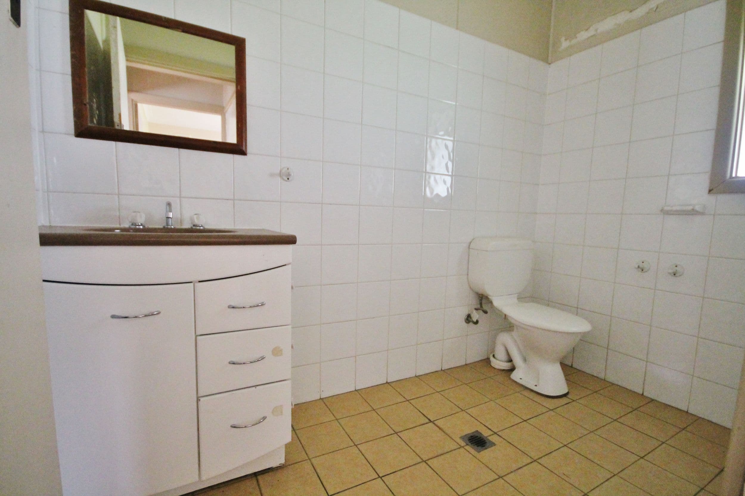 4 Whiteman Avenue, Young - Thumbnail 5