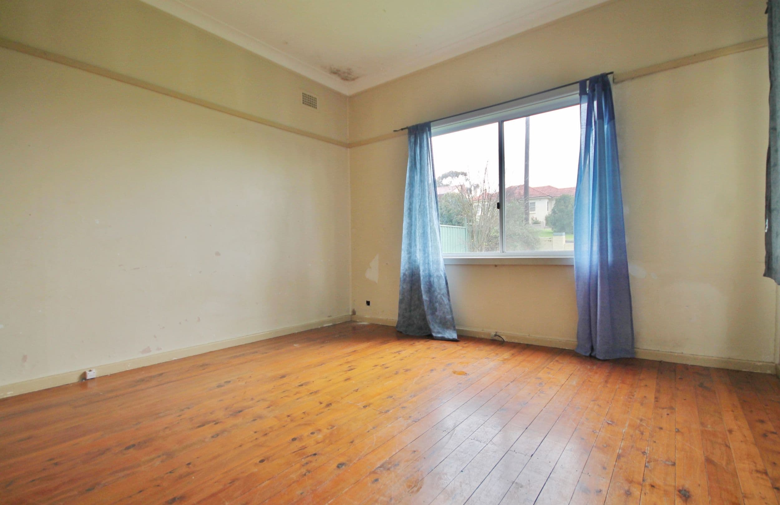 4 Whiteman Avenue, Young - Thumbnail 6