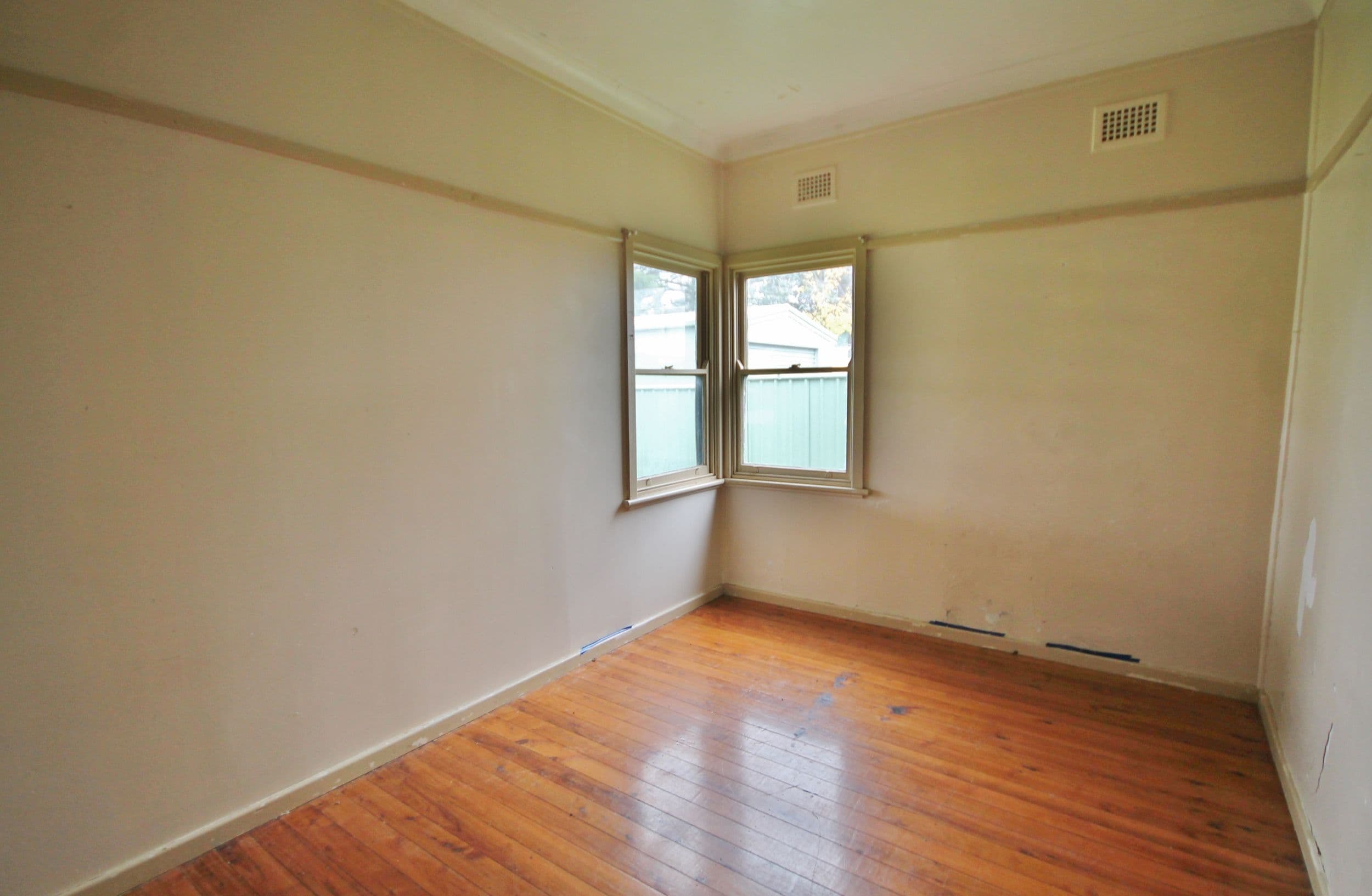 4 Whiteman Avenue, Young - Thumbnail 8