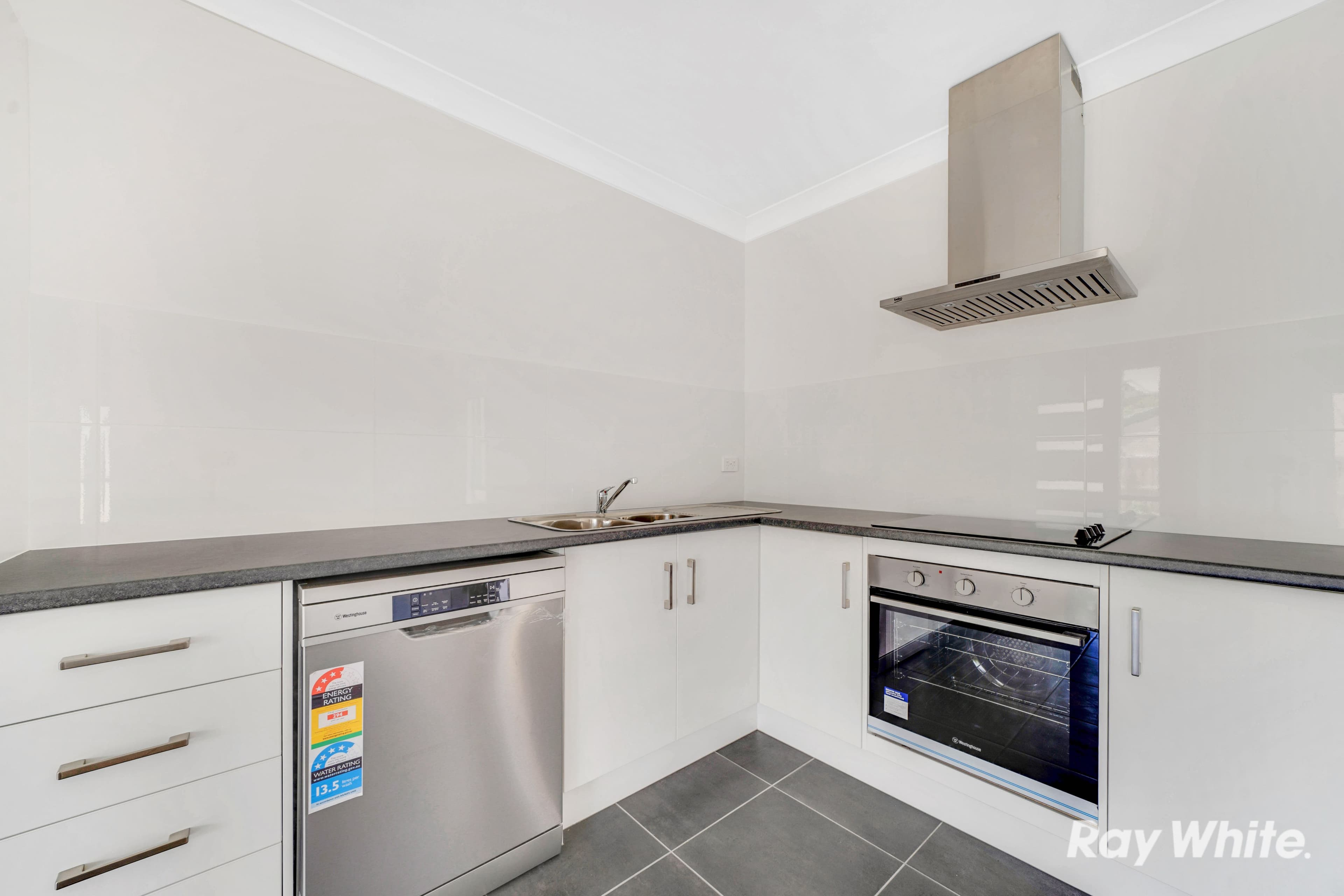 3B Dianne Street, Loganlea QLD 4131, Loganlea - Thumbnail 2