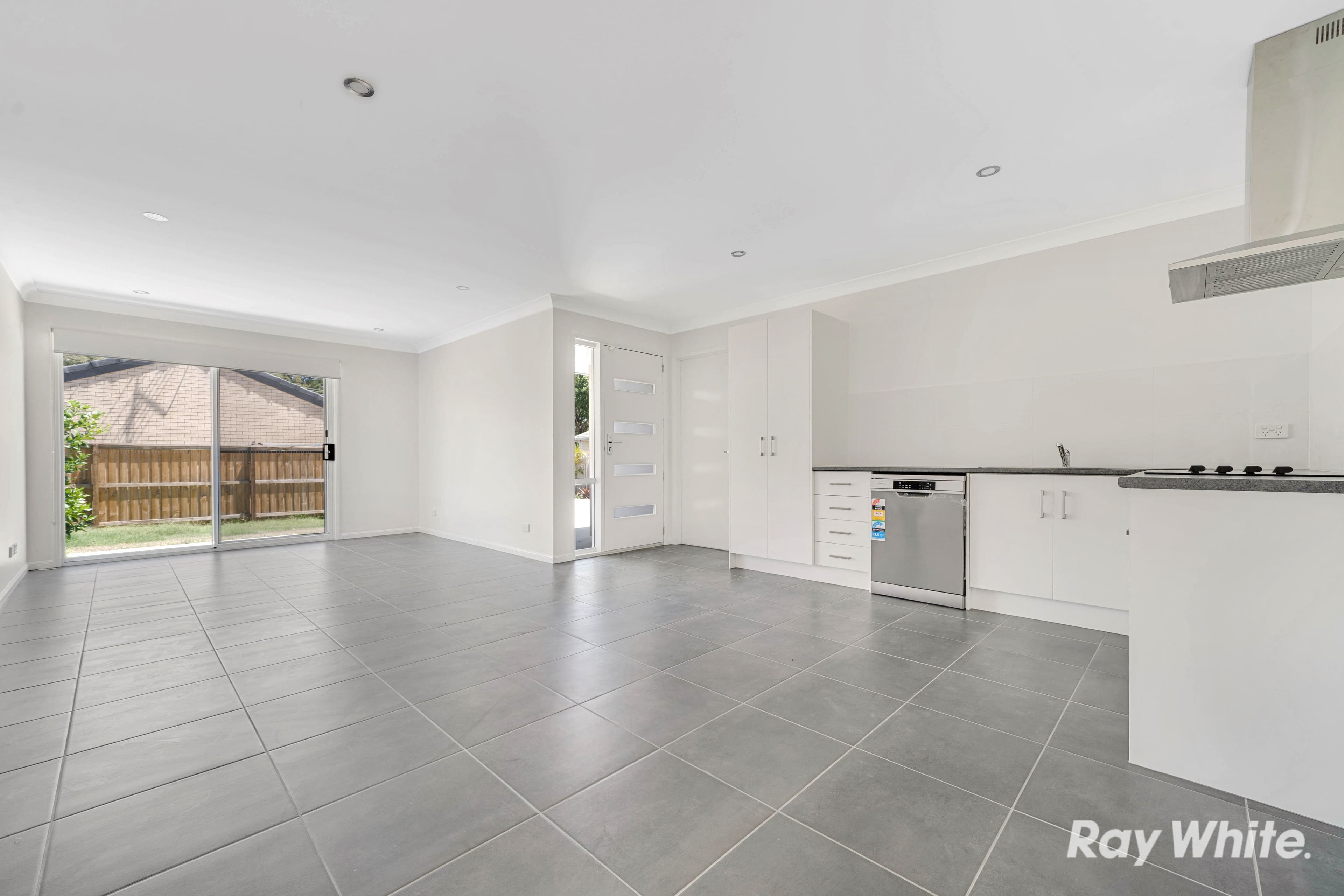 3B Dianne Street, Loganlea QLD 4131, Loganlea - Thumbnail 3