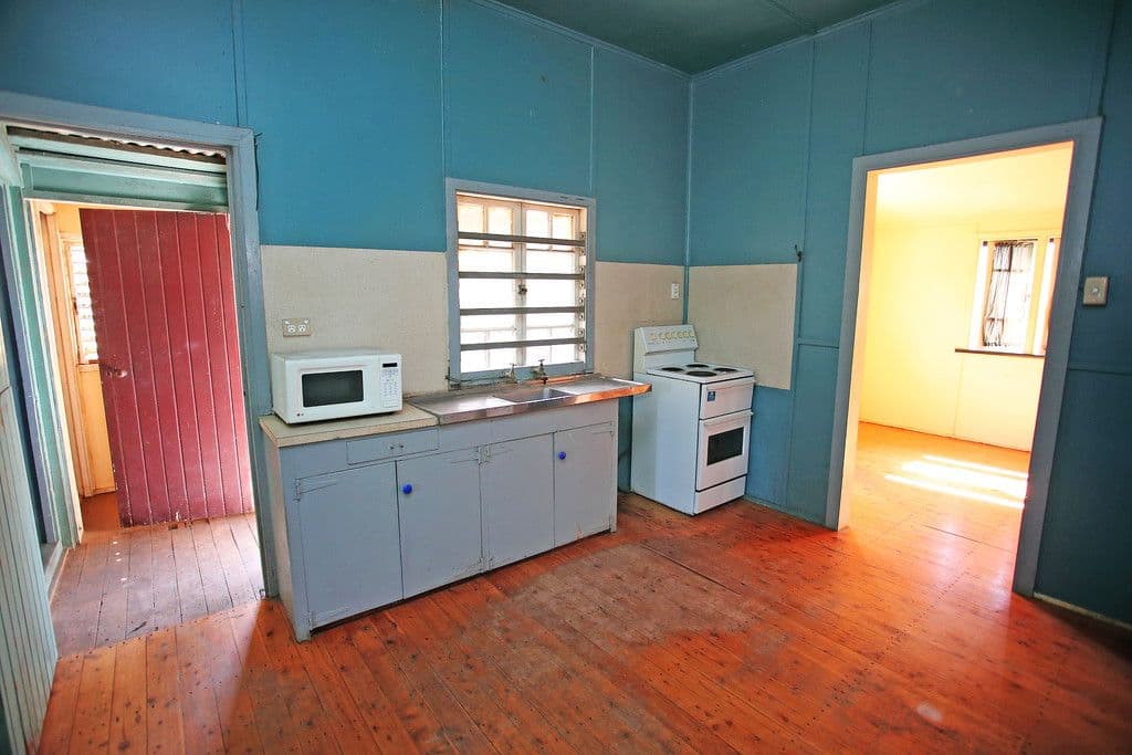 18 Abbott Street, Oonoonba QLD 4811, Oonoonba - Thumbnail 4
