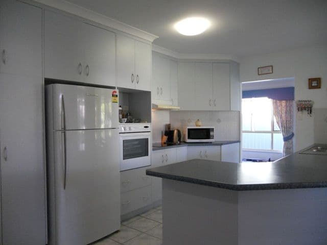 21 Marshall Avenue, ANDERGROVE QLD 4740, Andergrove - Thumbnail 6