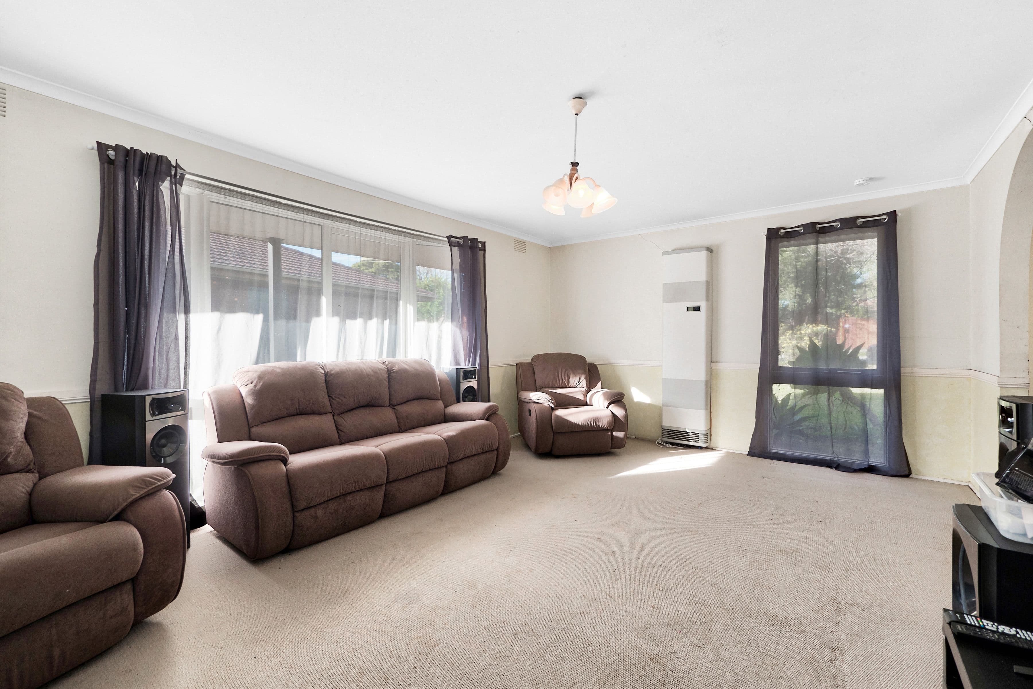 1 Rosalie Avenue, Cranbourne VIC 3977, Cranbourne - Thumbnail 2