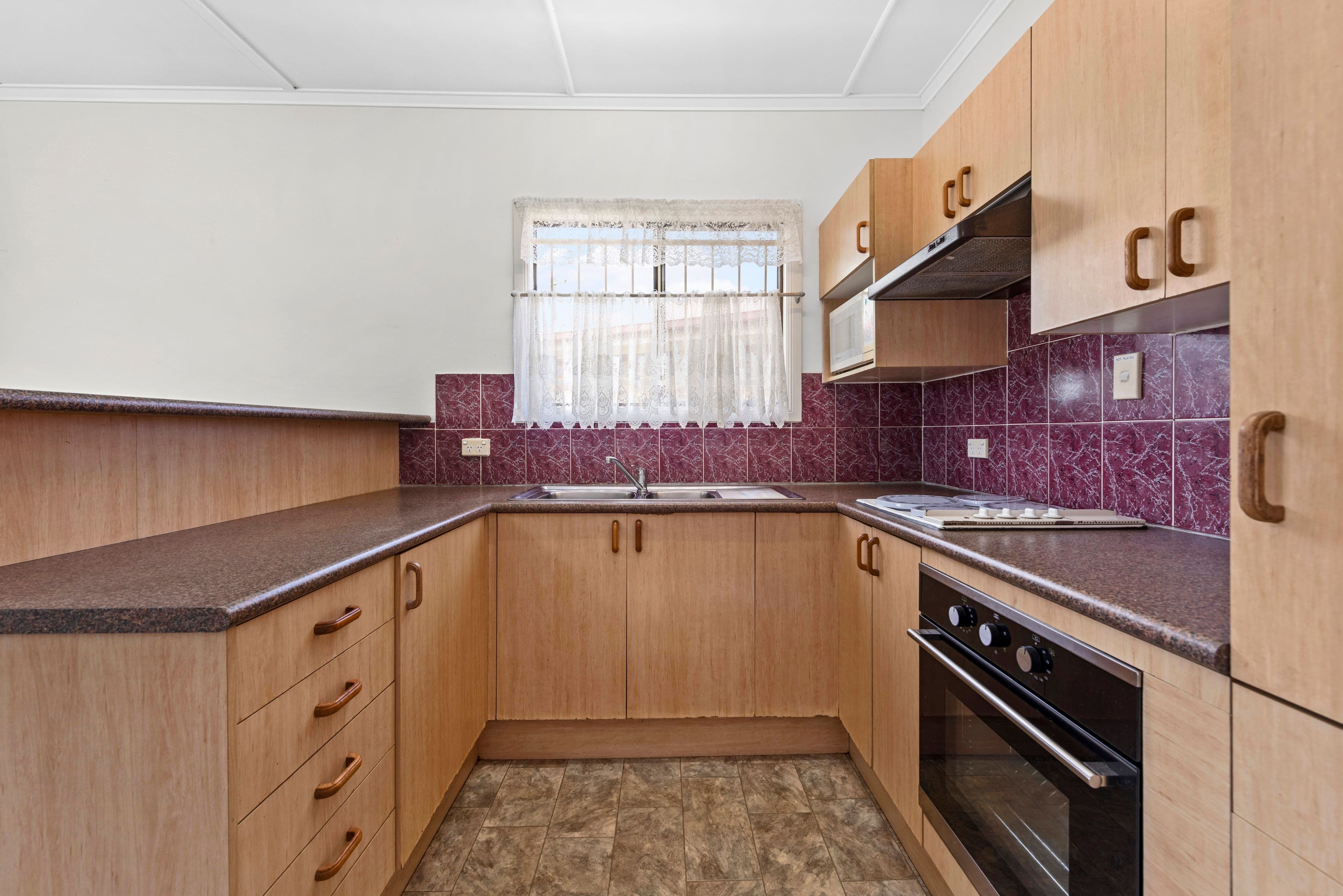39 Humpybong Esplanade, Redcliffe QLD 4020, Redcliffe - Thumbnail 5