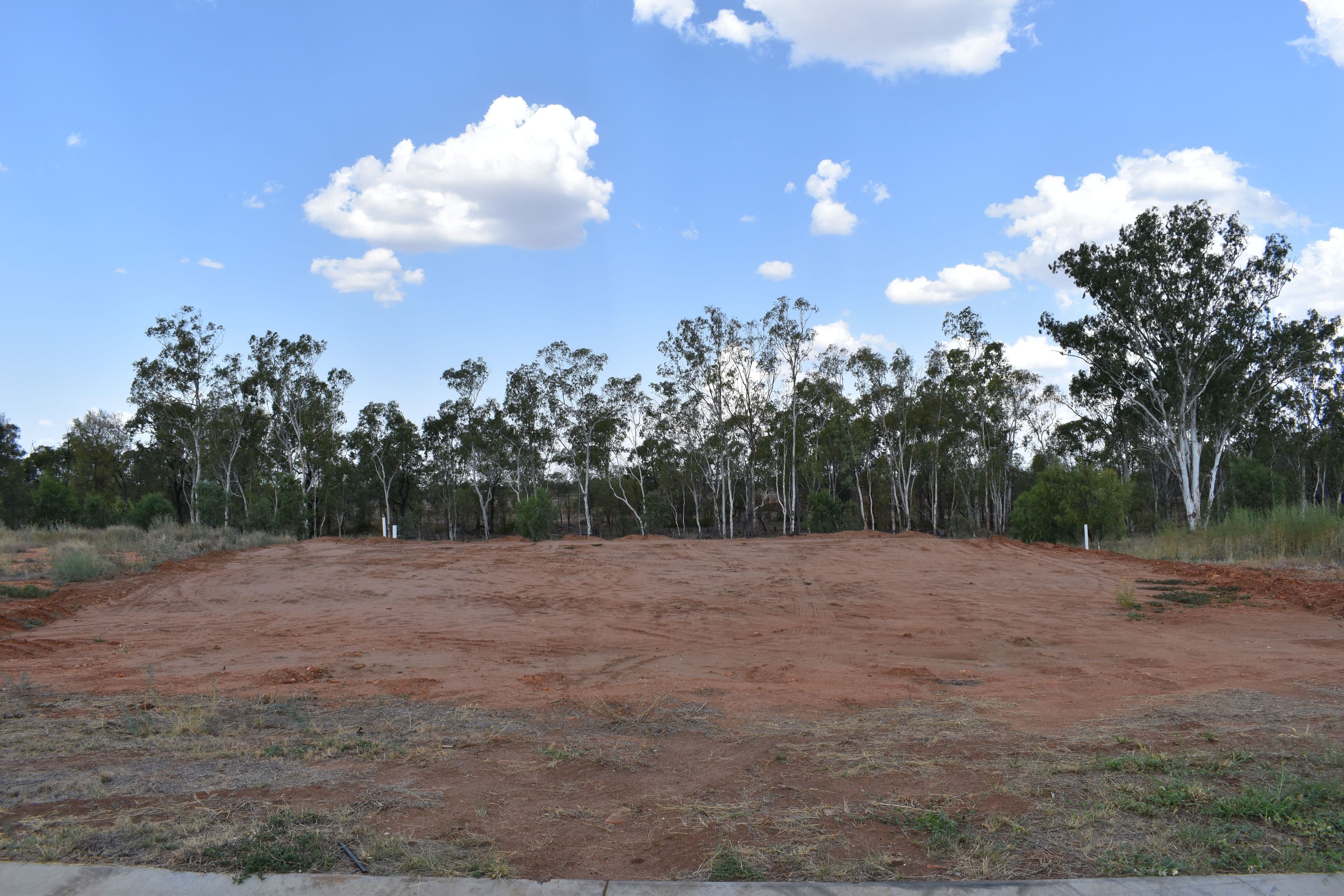 23 Canterbury Road, Emerald QLD 4720, Emerald - Thumbnail 2
