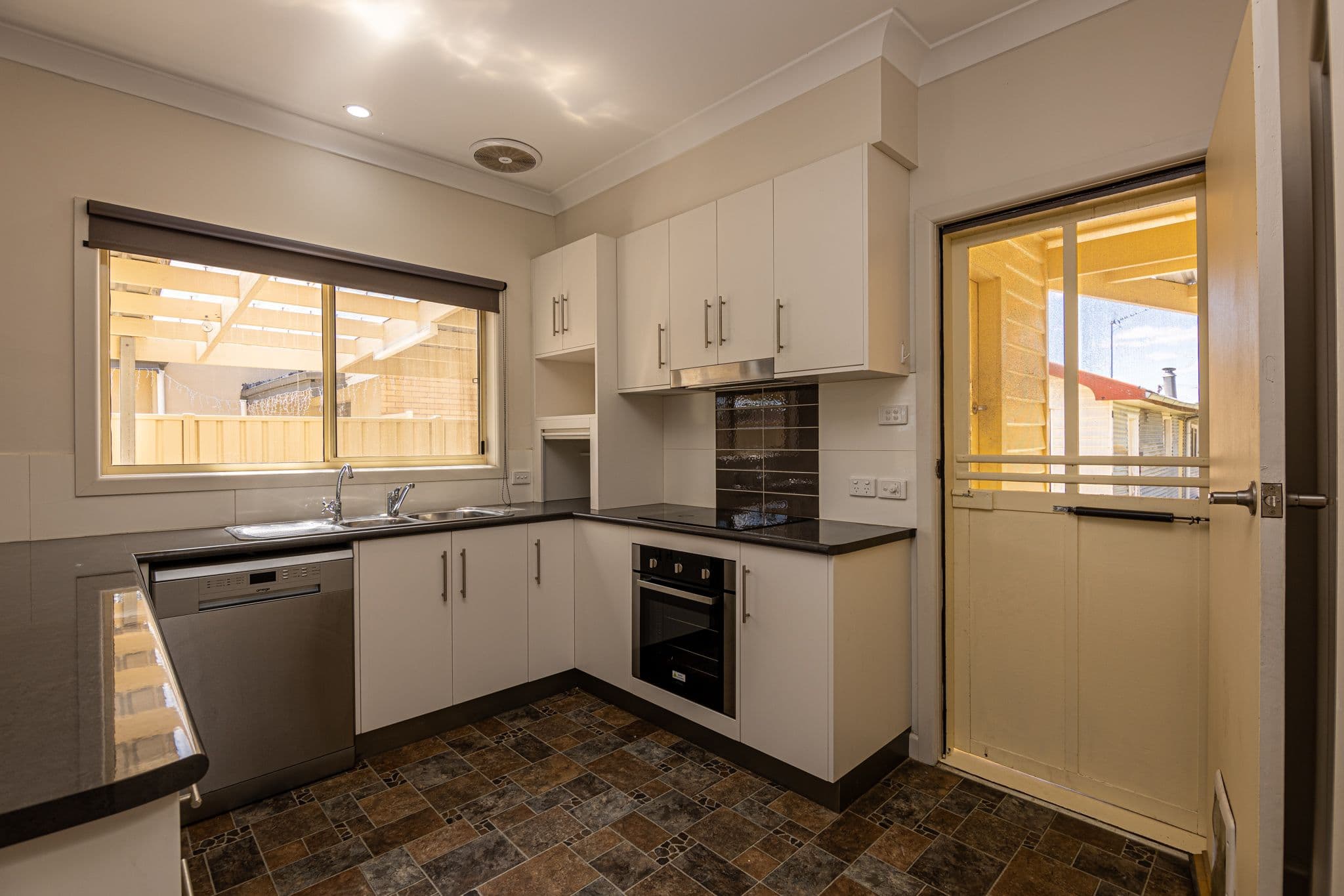 33 Federation Avenue, Horsham VIC 3400, Horsham - Thumbnail 3