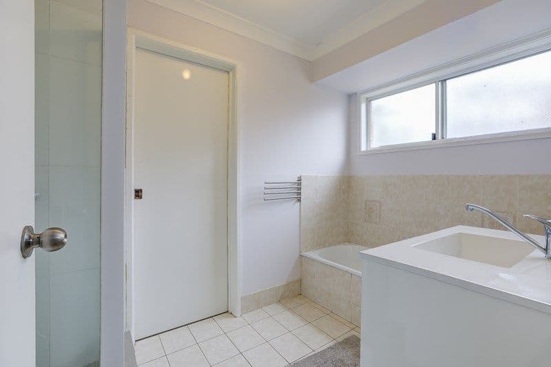 35 Staydar Crescent, Meadowbrook QLD 4131, Meadowbrook - Thumbnail 5