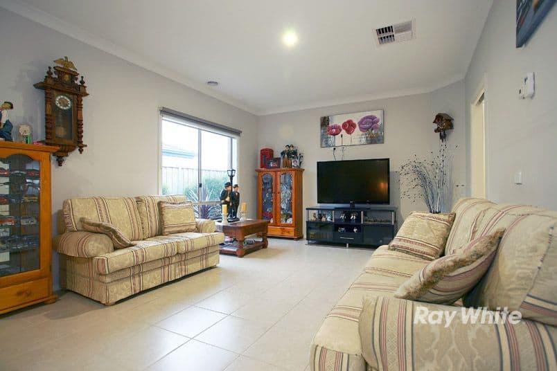 13 Bugle Lane, CRANBOURNE WEST VIC 3977, Cranbourne West - Thumbnail 2