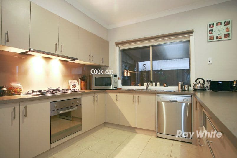 13 Bugle Lane, CRANBOURNE WEST VIC 3977, Cranbourne West - Thumbnail 5