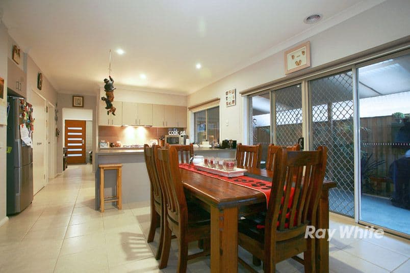 13 Bugle Lane, CRANBOURNE WEST VIC 3977, Cranbourne West - Thumbnail 6