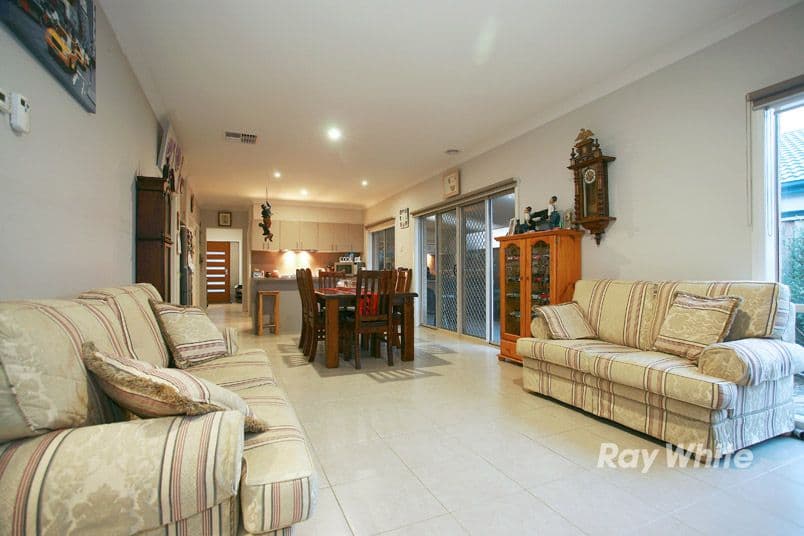 13 Bugle Lane, CRANBOURNE WEST VIC 3977, Cranbourne West - Thumbnail 8