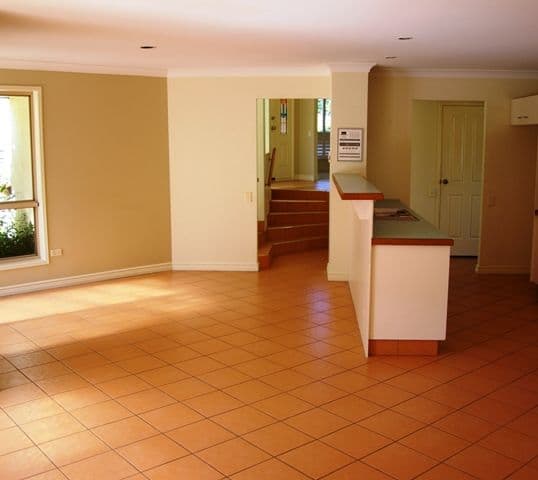 18 Chichester Drive, ARUNDEL QLD 4214, Arundel - Thumbnail 3