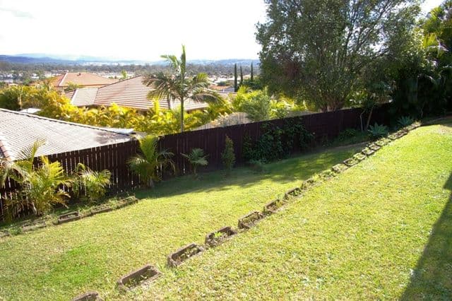 18 Chichester Drive, ARUNDEL QLD 4214, Arundel - Thumbnail 4