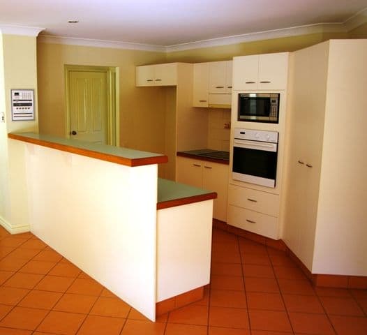 18 Chichester Drive, ARUNDEL QLD 4214, Arundel - Thumbnail 5