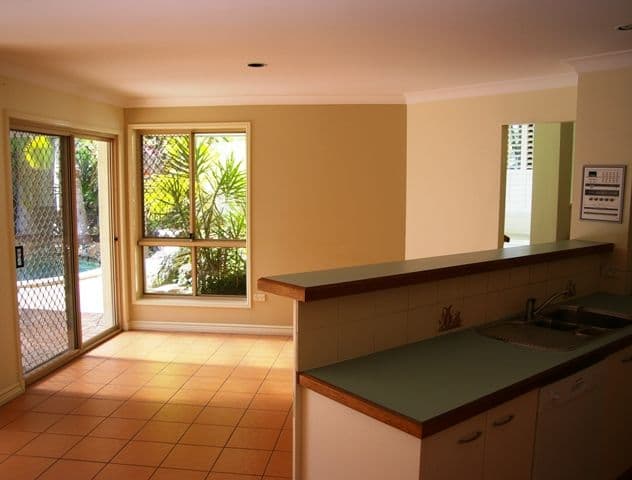 18 Chichester Drive, ARUNDEL QLD 4214, Arundel - Thumbnail 6