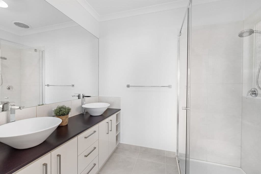 5 Brinkerhoff Crescent, Point Cook VIC 3030, Point Cook - Thumbnail 3