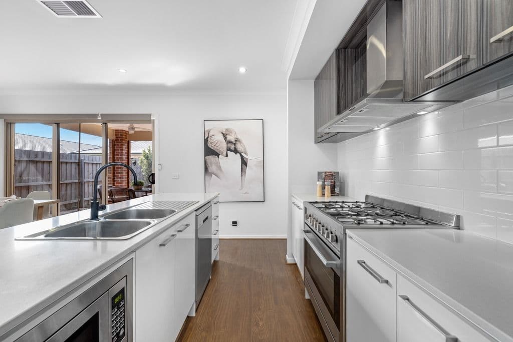 5 Brinkerhoff Crescent, Point Cook VIC 3030, Point Cook - Thumbnail 5