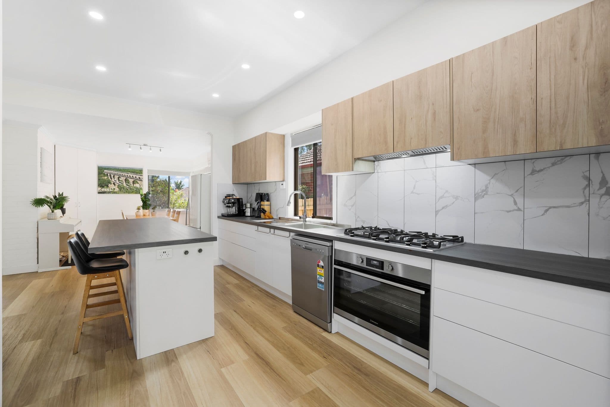 16 Wembley Avenue, Cheltenham VIC 3192, Cheltenham - Thumbnail 2