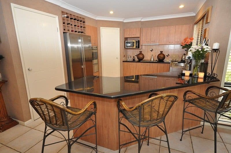2 Avisford Court, ARUNDEL QLD 4214, Arundel - Thumbnail 3