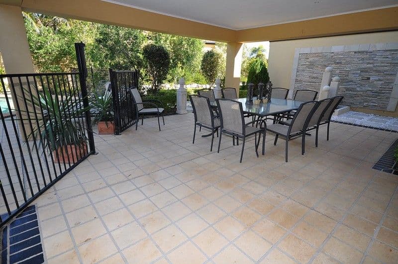 2 Avisford Court, ARUNDEL QLD 4214, Arundel - Thumbnail 4