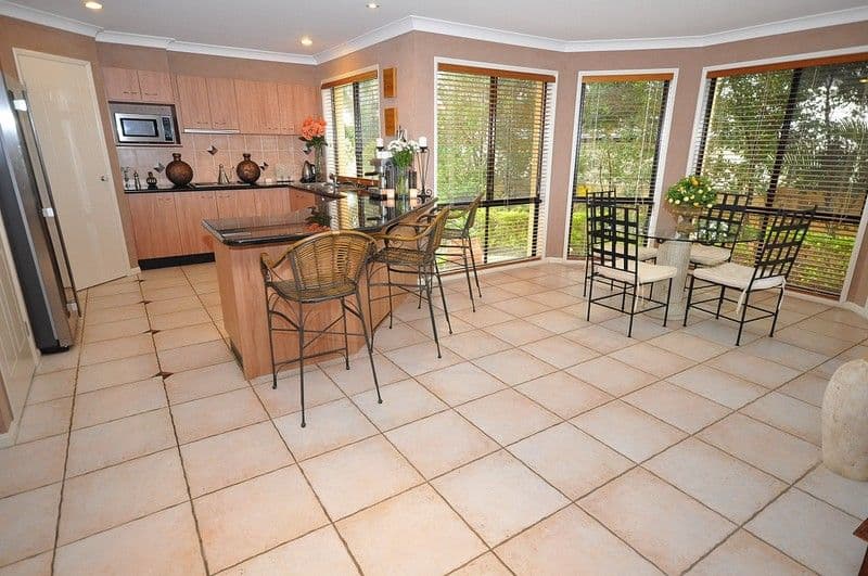 2 Avisford Court, ARUNDEL QLD 4214, Arundel - Thumbnail 6