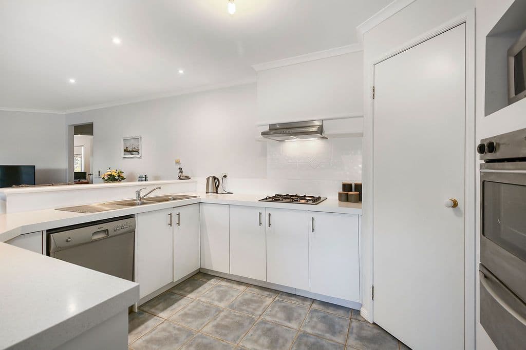 2 Jindabyne Court, Lysterfield - Thumbnail 7