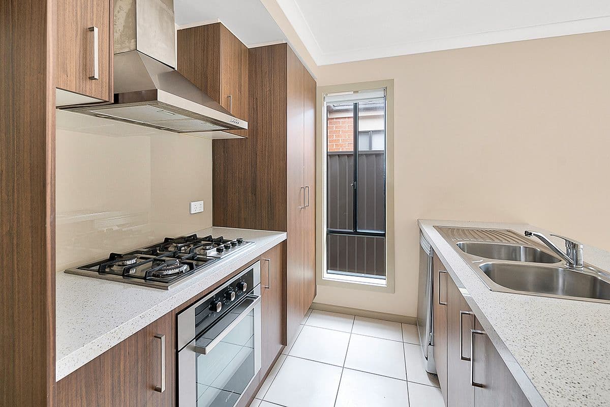 15 Hestia Avenue, Cranbourne West VIC 3977, Cranbourne West - Thumbnail 2