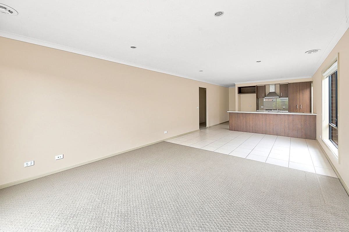 15 Hestia Avenue, Cranbourne West VIC 3977, Cranbourne West - Thumbnail 3
