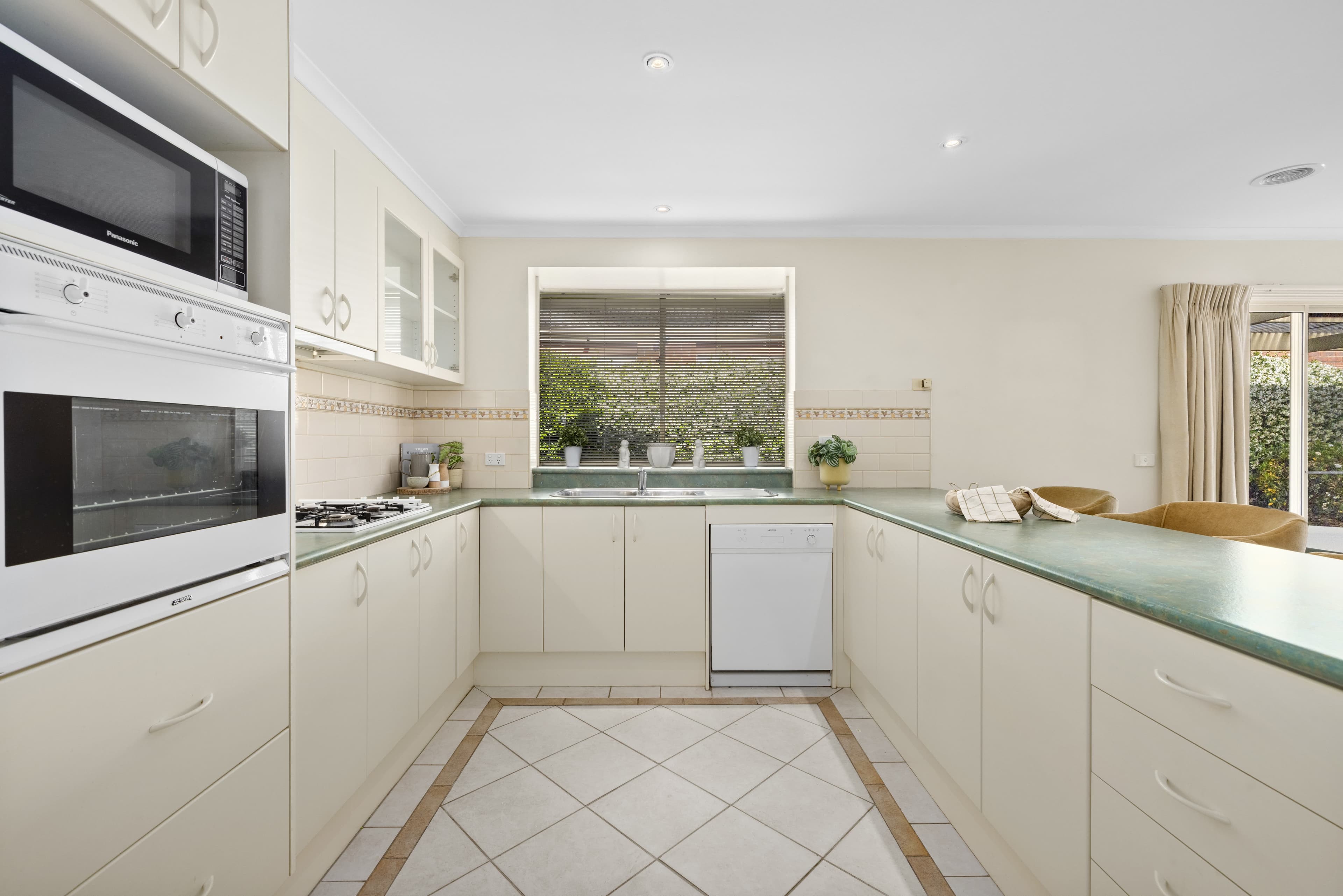 8 Lucy Hill Rise, Rowville VIC 3178, Rowville - Thumbnail 7