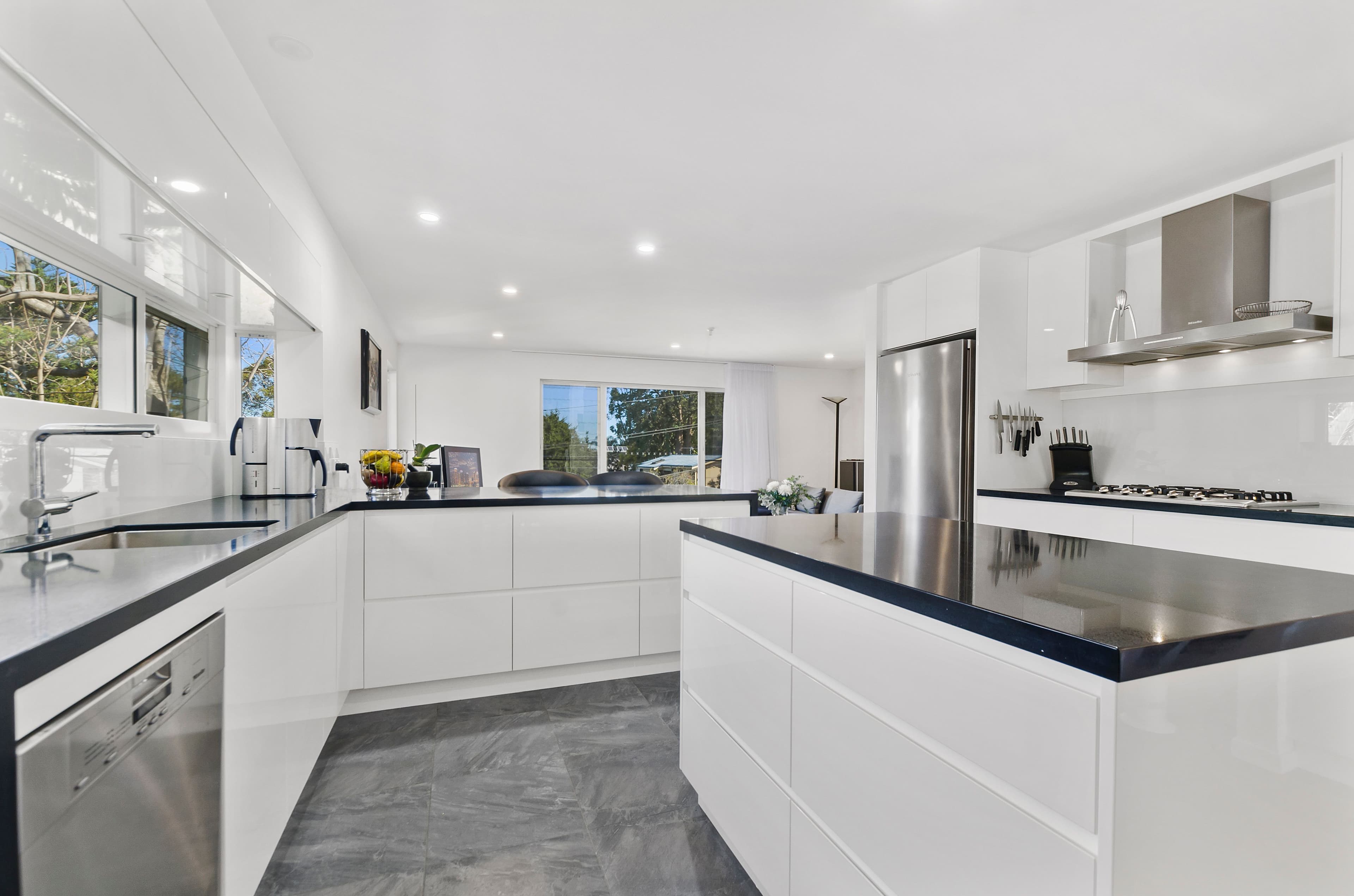 27 Treetop Glen, Thirroul - Thumbnail 4