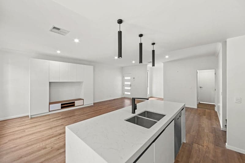 4 Hansford Road, Coombabah - Thumbnail 4