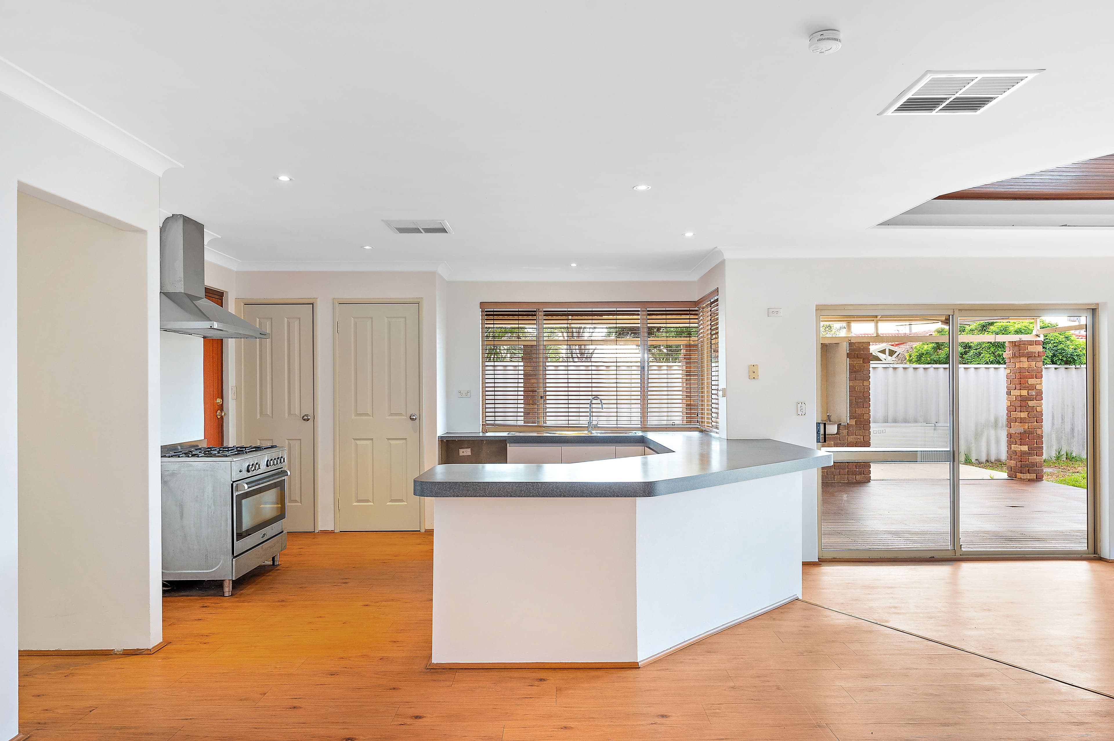 4 Brunswick Road, Thornlie WA 6108, Thornlie - Thumbnail 4