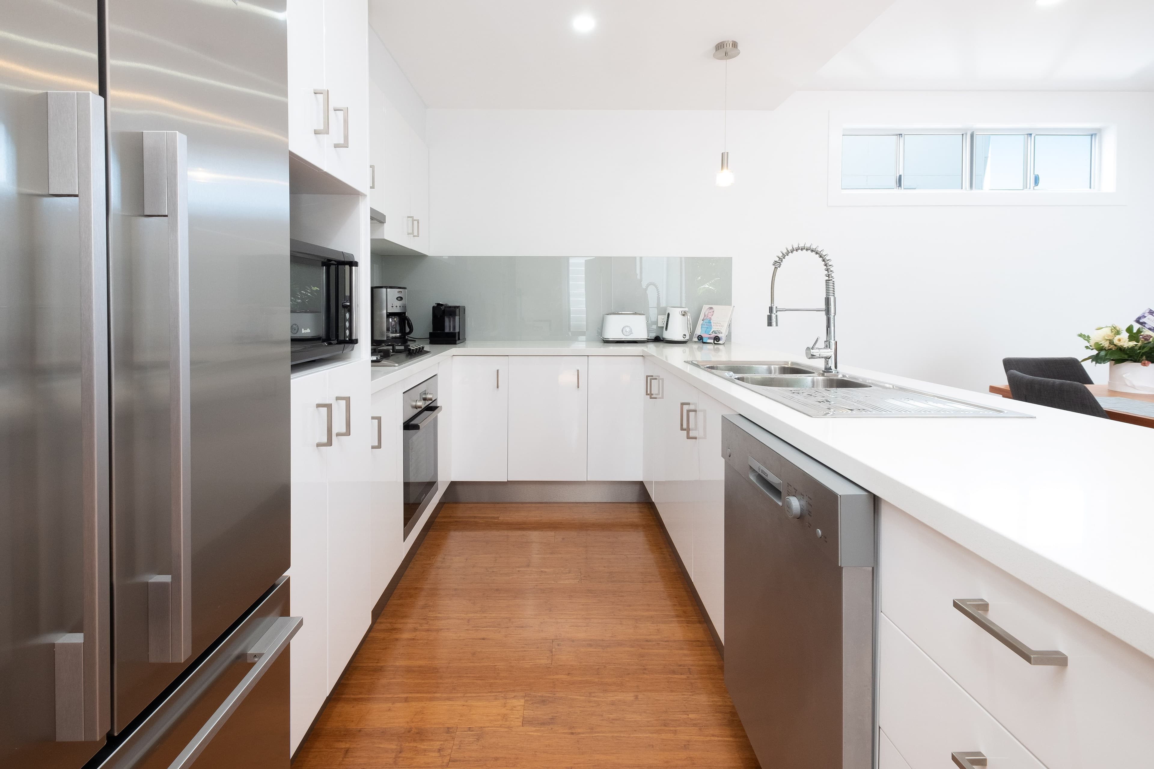 9 Rolle Street, Holland Park West QLD 4121, Holland Park West - Thumbnail 3