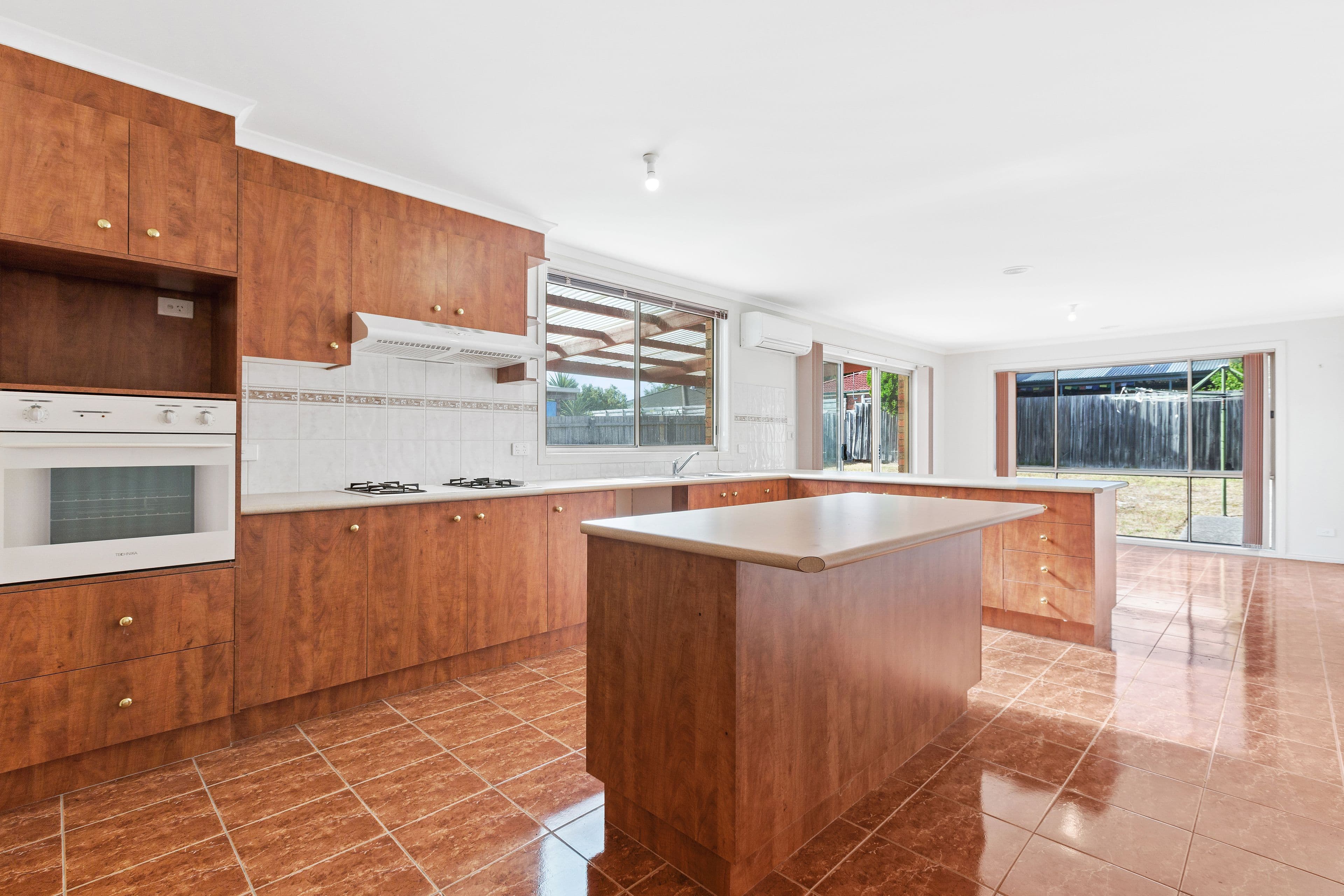 12 Edinburgh Drive, Skye VIC 3977, Skye - Thumbnail 2
