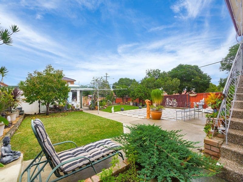 16 Melville Street, Ashbury - Thumbnail 2