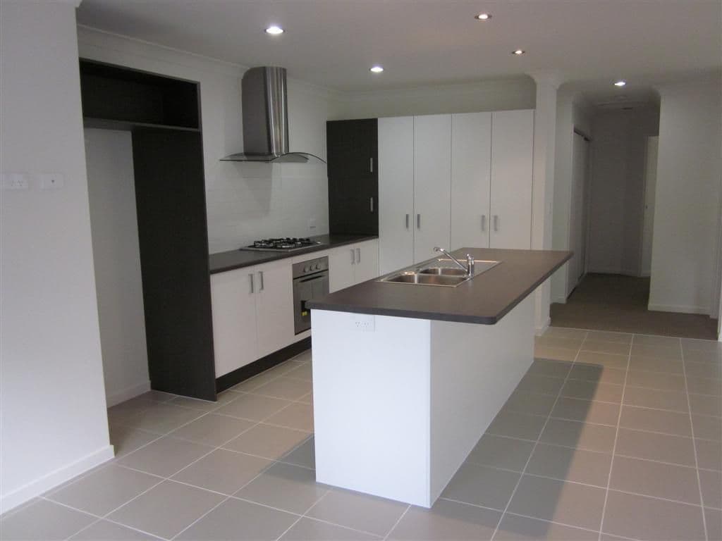 11 Finnin Court, MAUDSLAND QLD 4210, Maudsland - Thumbnail 2