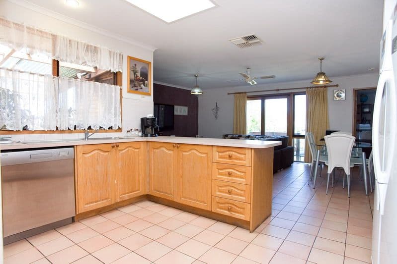 6 Bachli Close, MILL PARK VIC 3082, Mill Park - Thumbnail 7