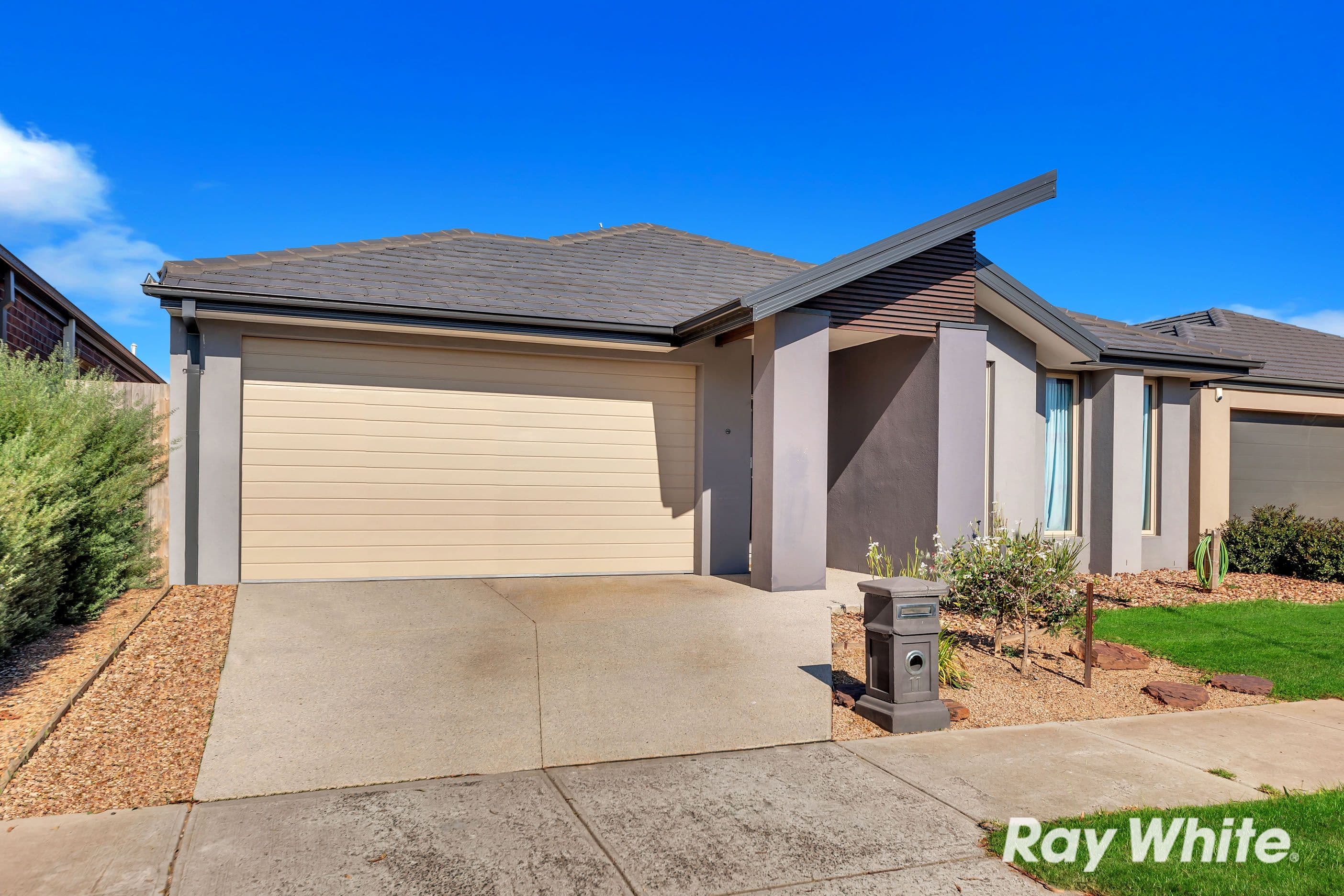 11 Pollux Drive, Williams Landing VIC 3027, Williams Landing - Thumbnail 2