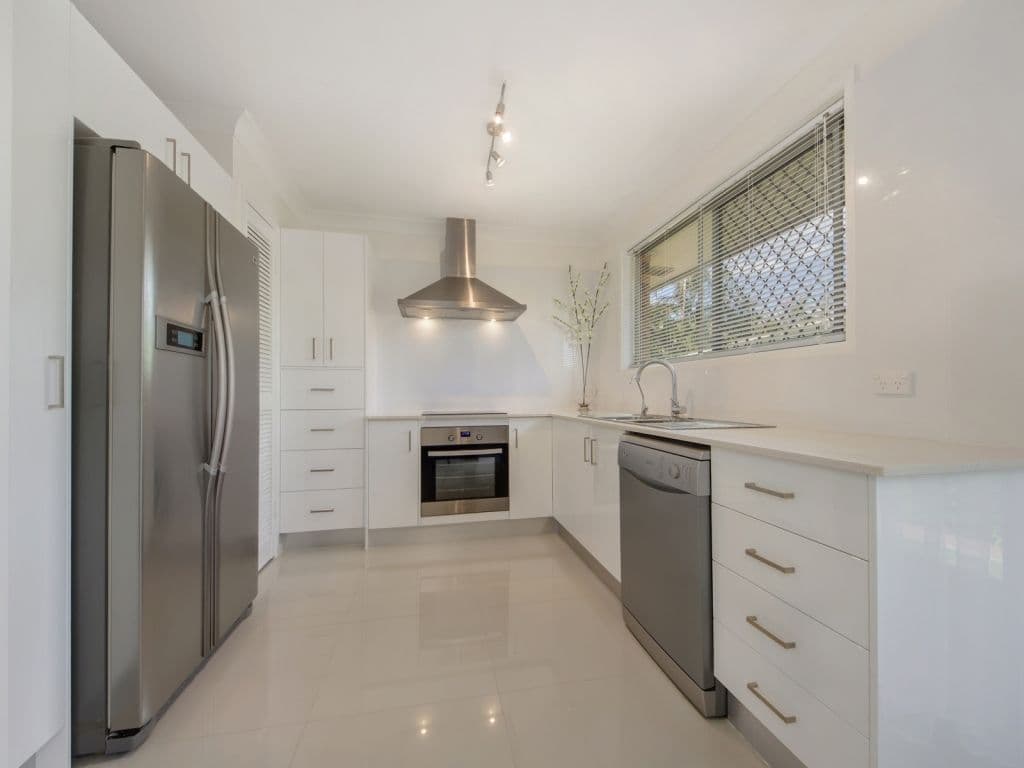 28 Wallace Street, SOUTHPORT QLD 4215, Southport - Thumbnail 3
