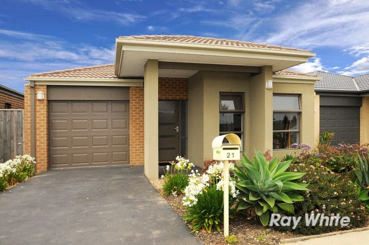 21 Autumn Fields Drive, Cranbourne North VIC 3977, Cranbourne North - Image 1