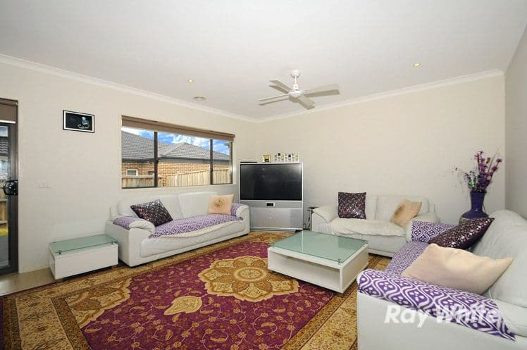 21 Autumn Fields Drive, Cranbourne North VIC 3977, Cranbourne North - Thumbnail 2